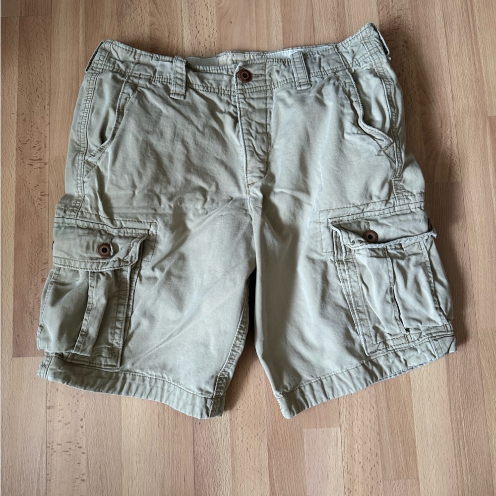 Hollister Cargo Shorts, Size: 32